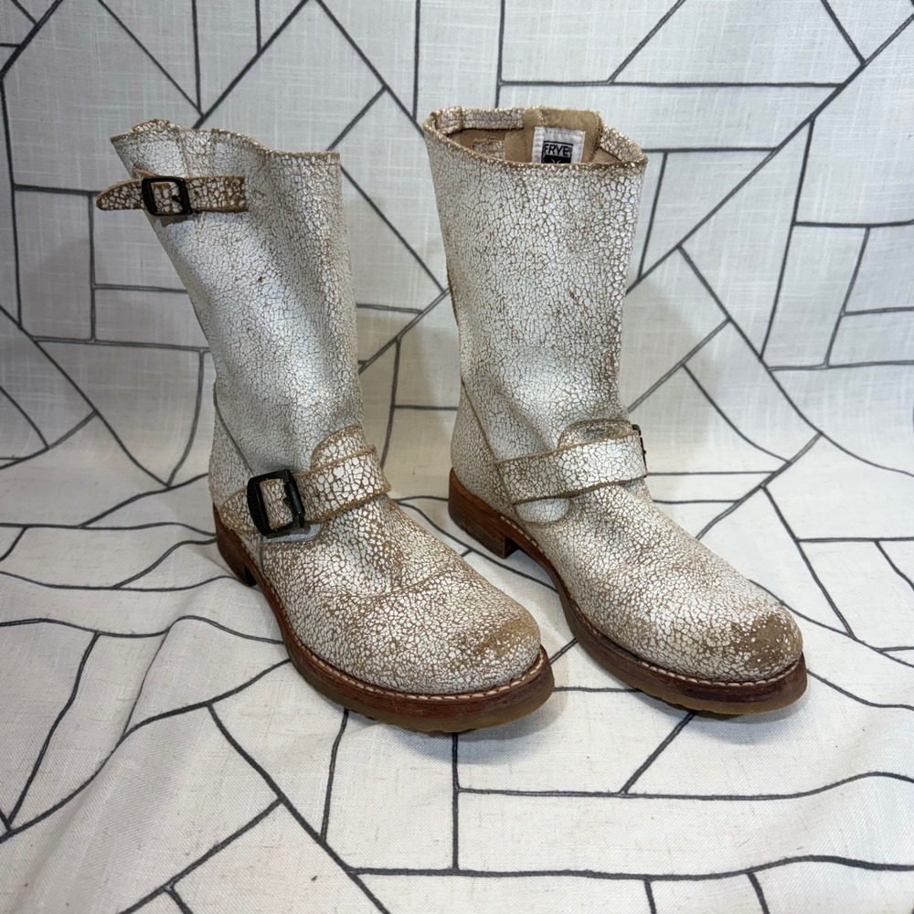 Frye Engineer Boots 8 White Gold Crackled Leather Buckle Mid Calf 76516